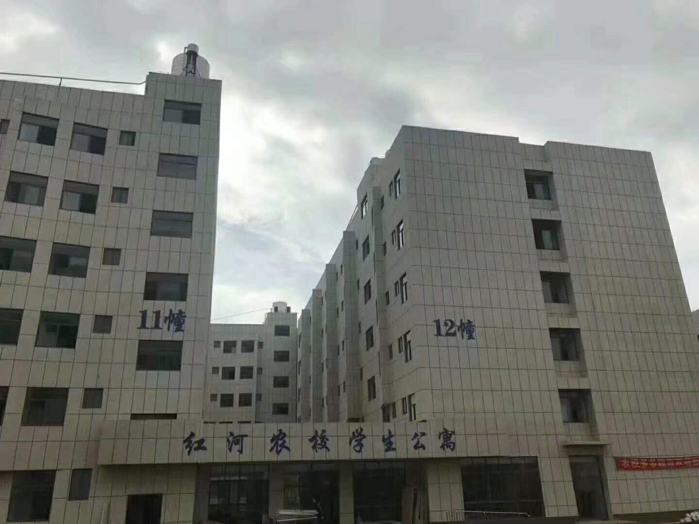 云南红河校区1000匹milan米兰空气能热泵安装实例