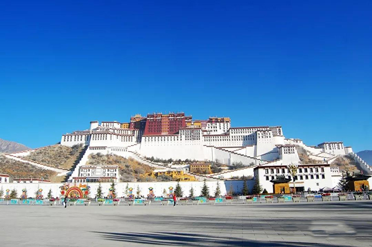 milan米兰空气能走进西藏